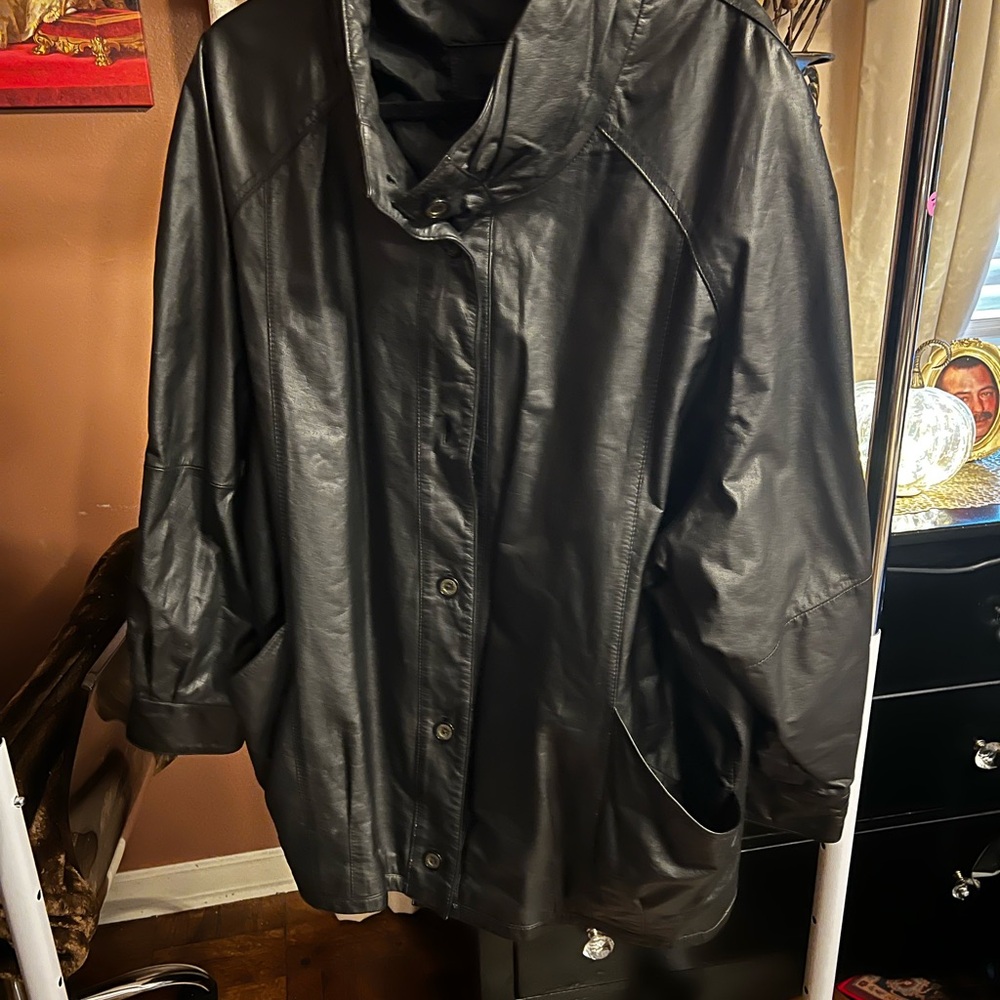LEATHER COAT, VERY COMFY size 16